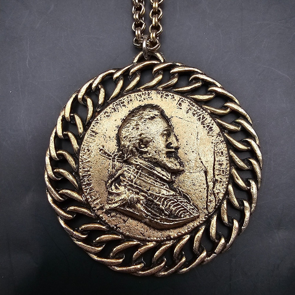 Vintage Henry IIII‎ Bust France Medallion Necklace Pendent Double Chain 17"